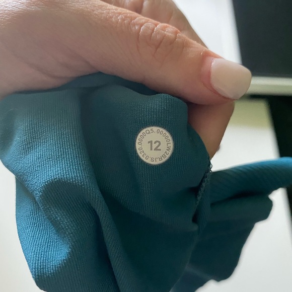 Lululemon Ebb to street C/D - Picture 3 of 4